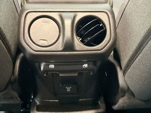 Used 2025 Jeep Wrangler Unlimited Sahara image 28