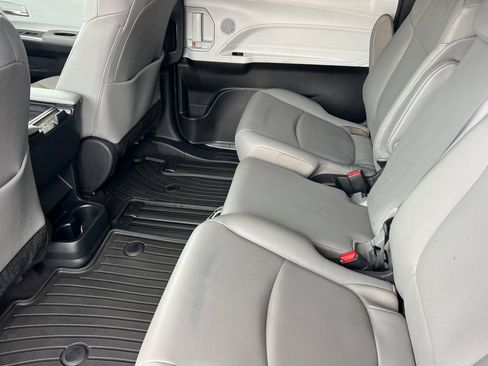 Certified 2025 Toyota Sienna XLE FWD image 12