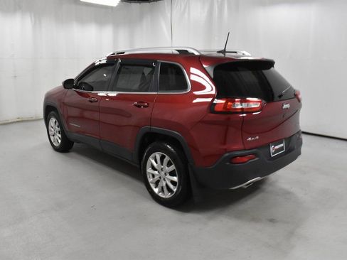 Used 2017 Jeep Cherokee Limited image 7