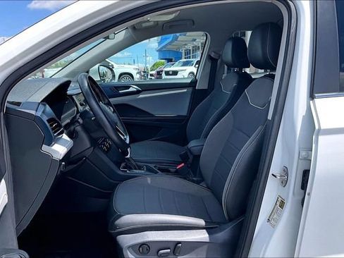 Used 2024 Volkswagen Taos SE FWD image 18