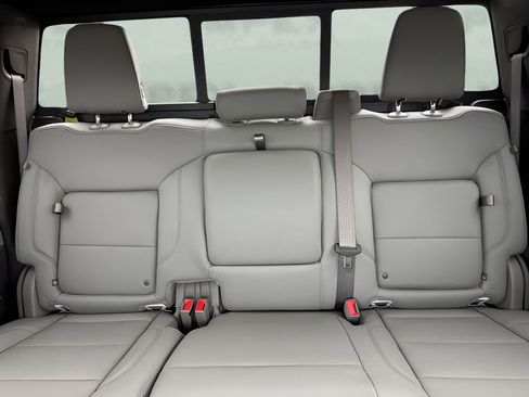 Used 2025 GMC Sierra 1500 SLT image 12