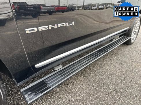 Used 2023 GMC Yukon XL Denali w/ Advanced Technology Package image 12