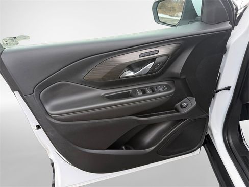 Used 2023 GMC Terrain SLT image 14