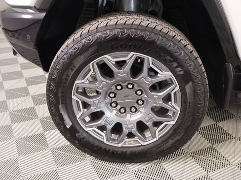Used 2025 GMC Hummer EV 3X AWD/4WD image 18