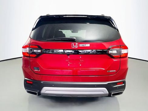 Certified 2025 Honda Pilot Touring image 7