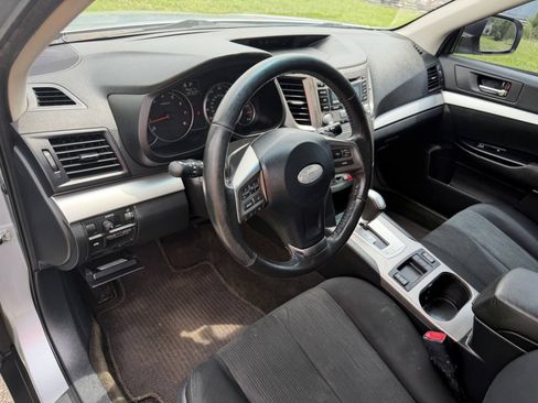 Used 2013 Subaru Outback 2.5i Premium w/ All-Weather Pkg AWD/4WD image 30
