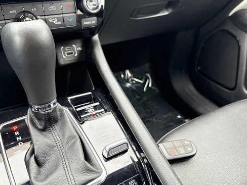 Used 2024 Jeep Compass Limited image 29