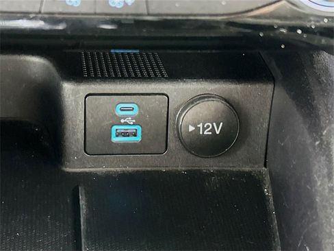 Used 2022 Ford Escape SE w/ SE Sport Appearance Package image 19