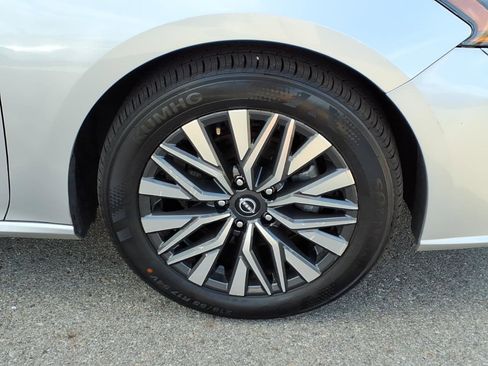 Certified 2024 Nissan Altima 2.5 SV image 16