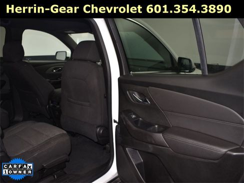 Used 2023 Chevrolet Traverse LT image 17