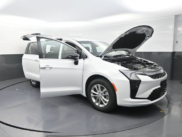 New 2027 Chrysler Pacifica Select AWD/4WD image 27
