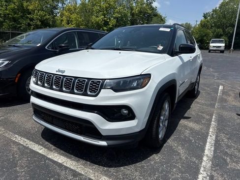 Used 2025 Jeep Compass Limited AWD/4WD image 4