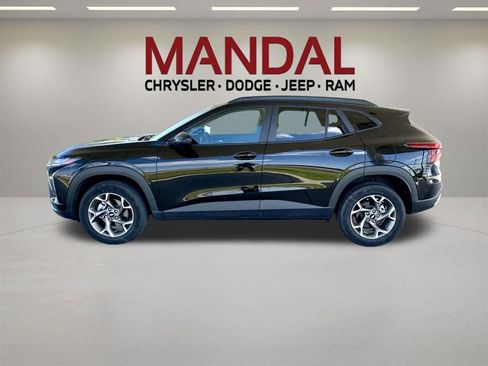 Used 2025 Chevrolet Trax LT w/ LT Convenience Package FWD image 10