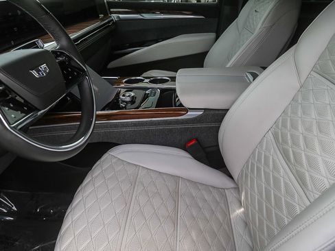 Used 2025 Cadillac Escalade ESV Sport Platinum AWD/4WD image 17
