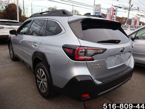 Used 2023 Subaru Outback Premium image 7
