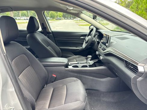 Used 2024 Nissan Altima 2.5 SV FWD image 28