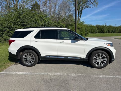 Used 2022 Ford Explorer XLT w/ Equipment Group 202A image 12