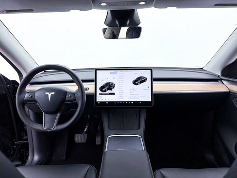 Used 2024 Tesla Model Y Long Range AWD/4WD image 25