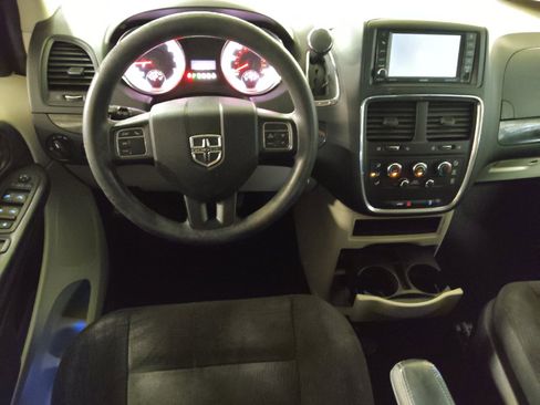 Used 2018 Dodge Grand Caravan SE w/ UConnect Hands-Free Group FWD image 22