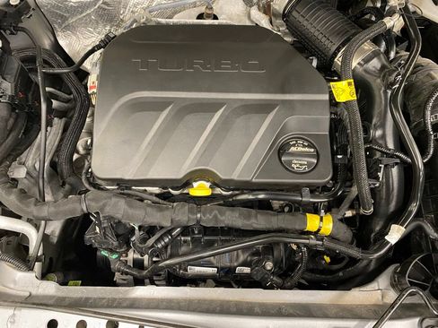 Used 2025 Chevrolet Trax RS FWD image 4