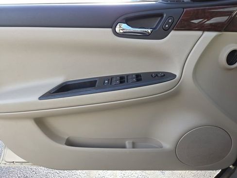Used 2009 Chevrolet Impala LT w/ Luxury Edition Package image 27