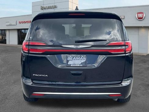 Used 2024 Chrysler Pacifica Touring-L FWD image 6