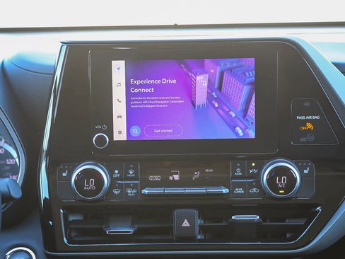 Used 2023 Toyota Highlander XLE image 14