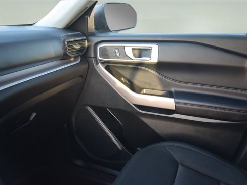 Certified 2023 Ford Explorer XLT image 15