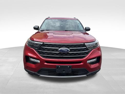 Used 2022 Ford Explorer XLT AWD/4WD image 2