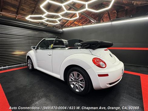 Used 2010 Volkswagen Beetle Convertible image 6