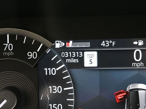 Used 2023 Land Rover Range Rover Velar R-Dynamic S image 13