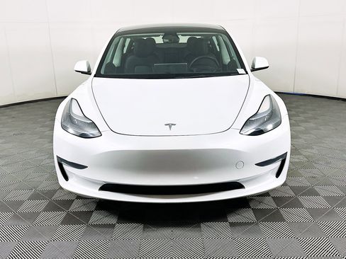 Used 2023 Tesla Model 3 Standard Range RWD image 2