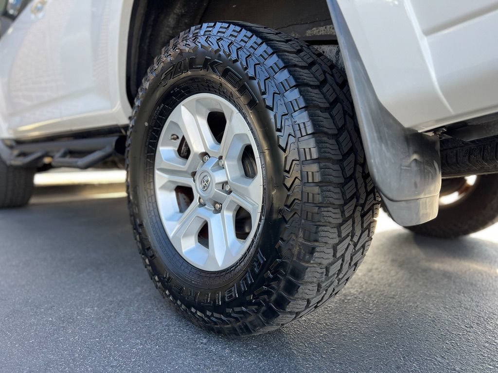 Used 2014 Toyota 4Runner SR5 AWD/4WD image 27