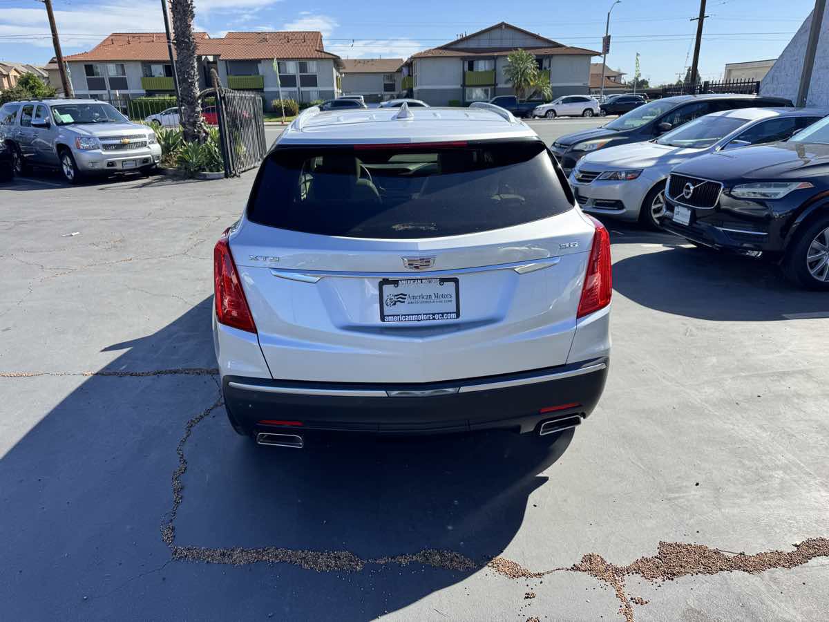 Used 2017 Cadillac XT5 Luxury w/ Driver Awareness Package FWD image 4