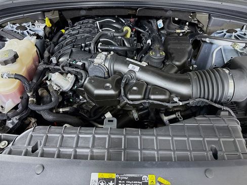 Used 2023 Jeep Grand Cherokee Limited w/ Black Appearance Package image 32