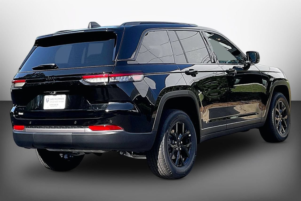 New 2026 Jeep Grand Cherokee Altitude AWD/4WD image 8