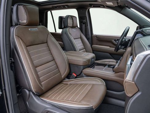 Used 2026 GMC Yukon Denali Ultimate AWD/4WD image 9