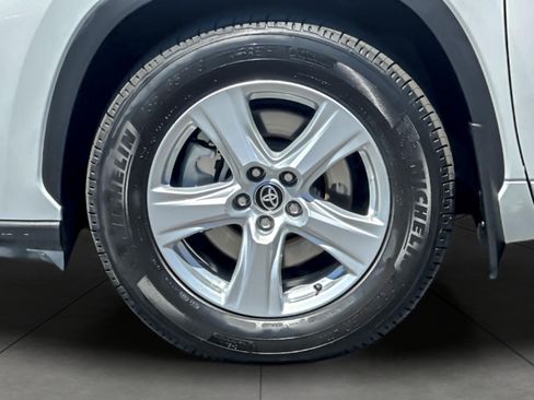 Certified 2025 Toyota Highlander LE AWD/4WD image 26