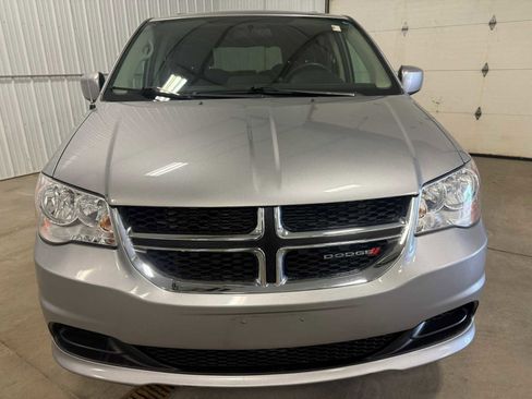 Used 2015 Dodge Grand Caravan SXT FWD image 3