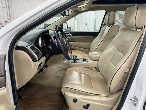 Used 2014 Jeep Grand Cherokee Overland w/ Advanced Technology Group image 21