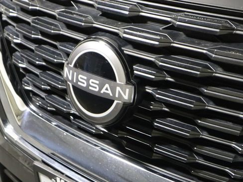 Used 2023 Nissan Rogue S image 18