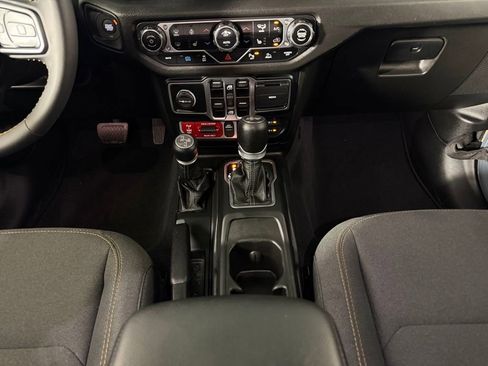 Used 2024 Jeep Wrangler Unlimited AWD/4WD image 17