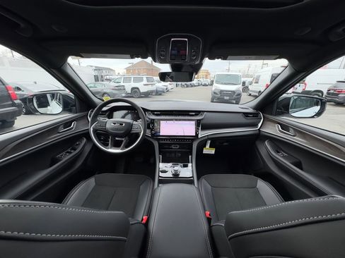 New 2026 Jeep Grand Cherokee Altitude image 10