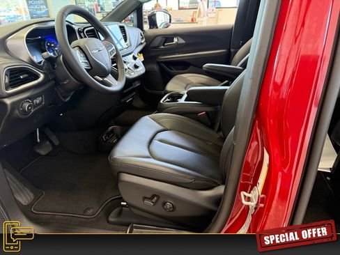 New 2026 Chrysler Pacifica Select image 6