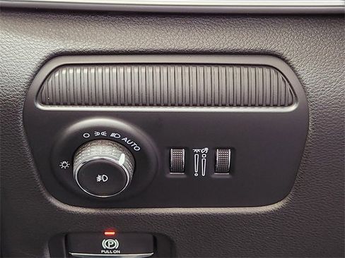 Used 2025 Jeep Wagoneer 4WD image 19