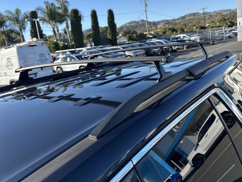 Used 2021 Chevrolet Traverse LT image 12