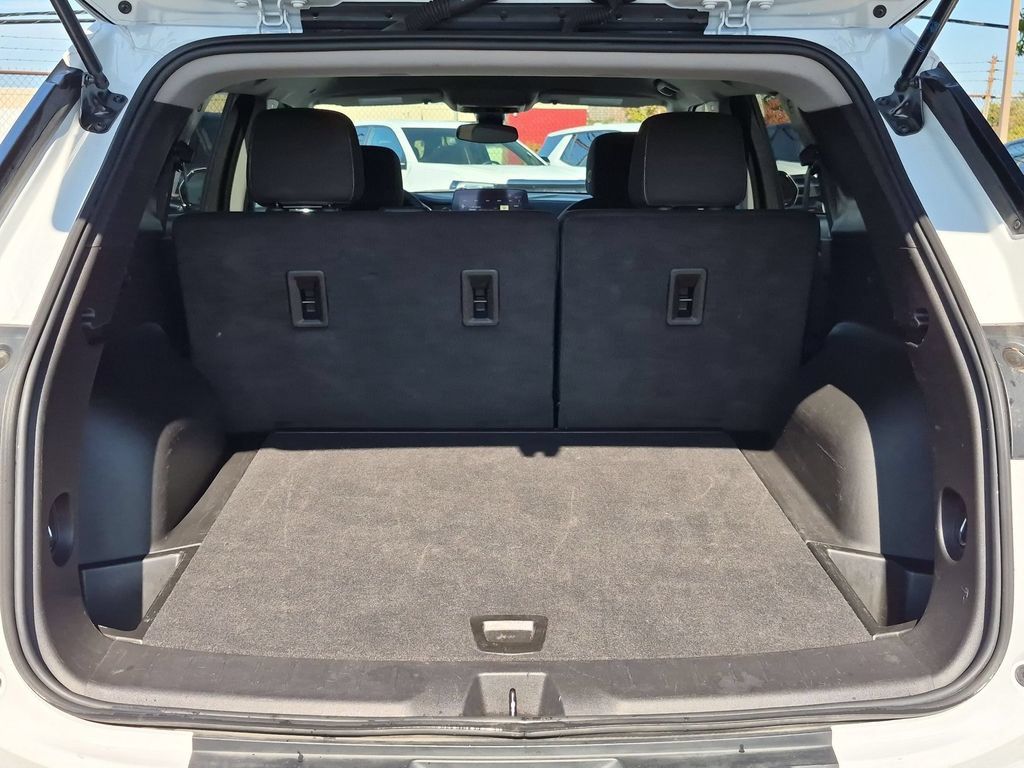 Used 2025 Chevrolet Blazer LT FWD image 29