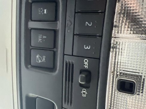 Used 2017 Toyota 4Runner SR5 Premium image 23