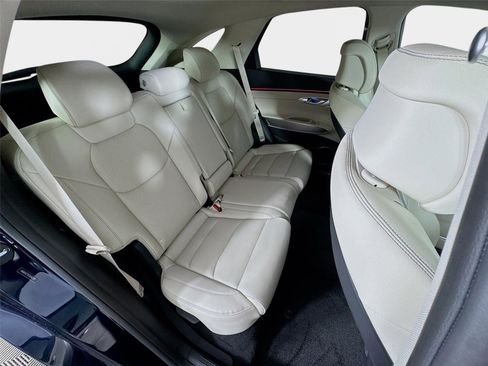 New 2026 Genesis GV70 2.5T Select AWD/4WD image 28
