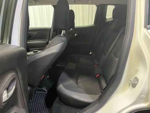 Used 2022 Jeep Renegade Trailhawk image 24